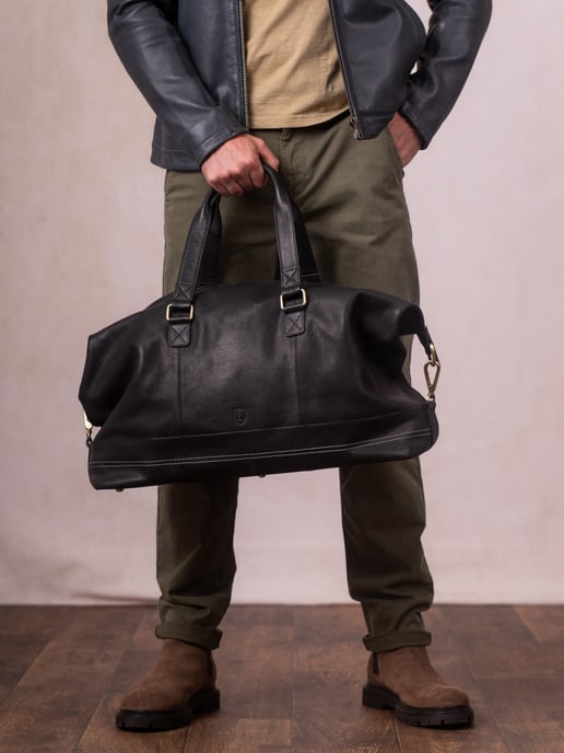 Keswick Leather Holdall in Black - Image 2