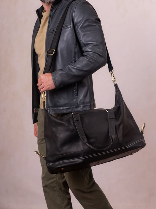 Keswick Leather Holdall in Black - Image 5