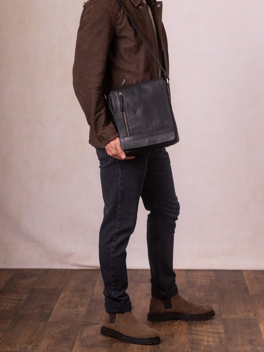 Keswick Medium Leather Messenger Bag in Black - Image 2