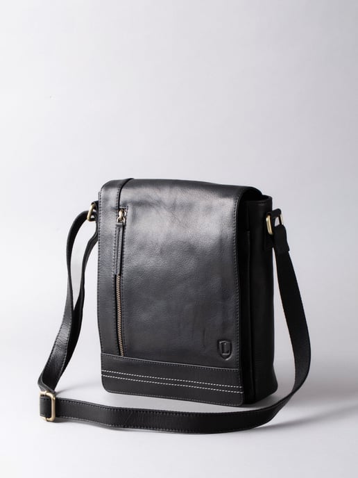 Keswick Medium Leather Messenger Bag in Black - Image 3