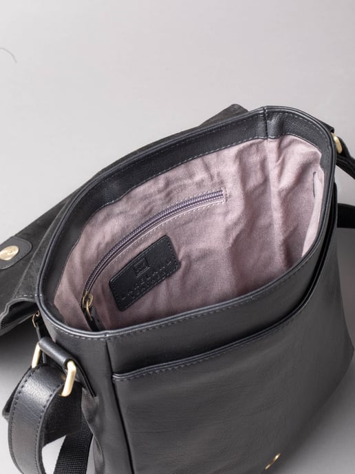 Keswick Medium Leather Messenger Bag in Black - Image 5