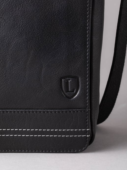 Keswick Medium Leather Messenger Bag in Black - Image 6