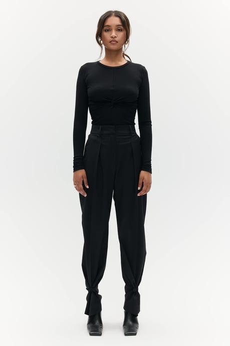 BENU Svart vriden blus - Image 1