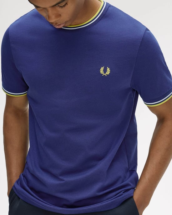 T-Shirt in Purple - Image 3
