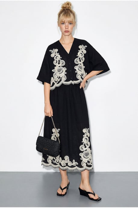 Oversized V-hals Geborduurde 3/4 Mouw Shirt en Wijde Pantalon Set - Image 1