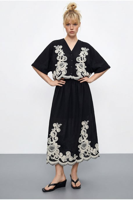 Oversized V-hals Geborduurde 3/4 Mouw Shirt en Wijde Pantalon Set - Image 3