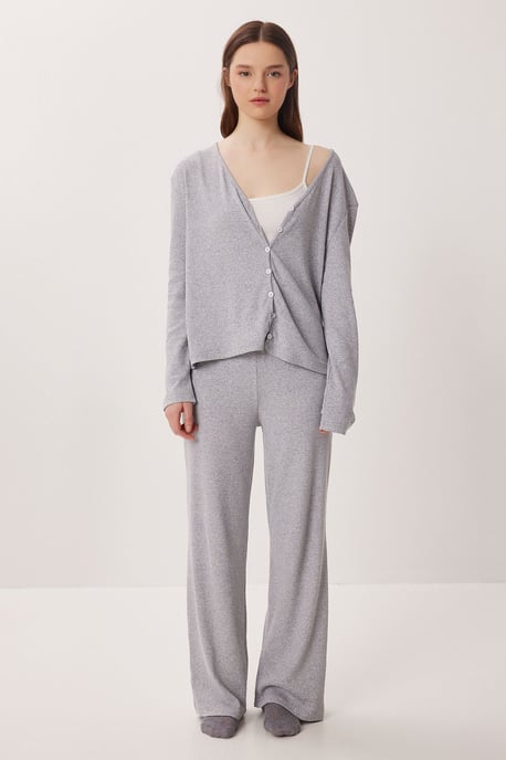 V-hals Knoop Long Cardigan en Broeken Pyjama Set - Image 2