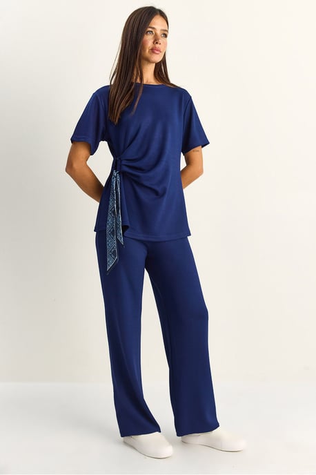 T-shirt en Broek Set van Twee Stukken met Accessoire Detail - Image 1