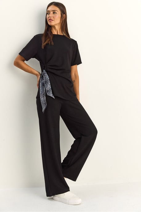 T-shirt en Broek Set van Twee Stukken met Accessoire Detail - Image 1