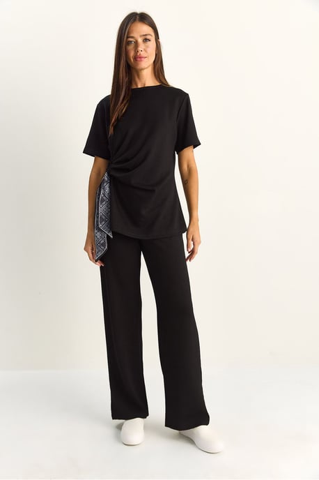 T-shirt en Broek Set van Twee Stukken met Accessoire Detail - Image 2