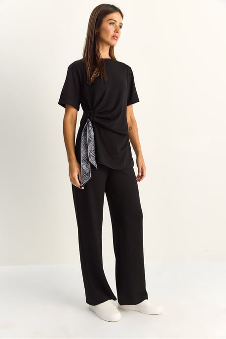 T-shirt en Broek Set van Twee Stukken met Accessoire Detail - Image 3