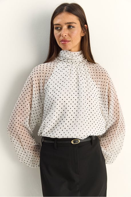 Prickig höghalsskjorta i chiffon - Image 2