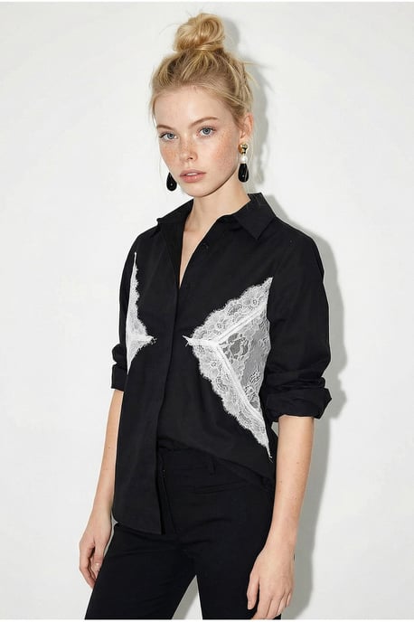 Blus med spetsdetalj och knapplåsning - Image 3