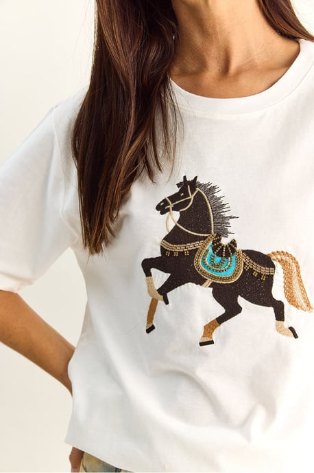 Större broderad paljett t-shirt med rund hals kunder - Image 5