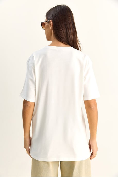 Större broderad paljett t-shirt med rund hals kunder - Image 6