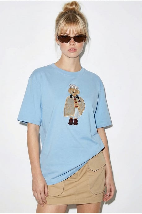 Broderad rundhalsad t-shirt med avslappnad passform - Image 3