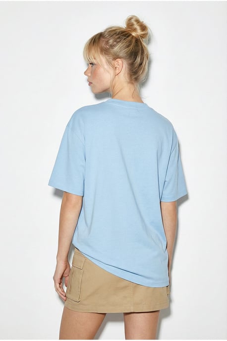 Broderad rundhalsad t-shirt med avslappnad passform - Image 5