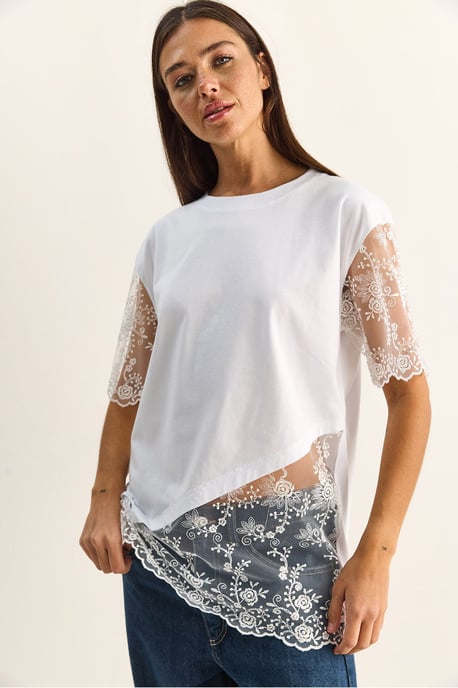 Broderad rundhalsad t-shirt med avslappnad passform - Image 4