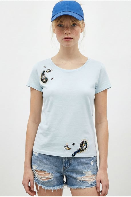 Broderad U-krage Bas-T-shirt - Image 1