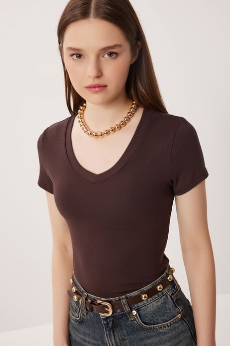 Basic V-ringad Slim Fit T-shirt - Image 3