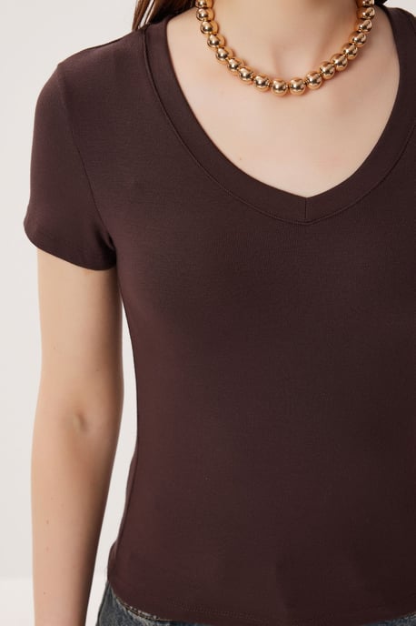 Basic V-ringad Slim Fit T-shirt - Image 4