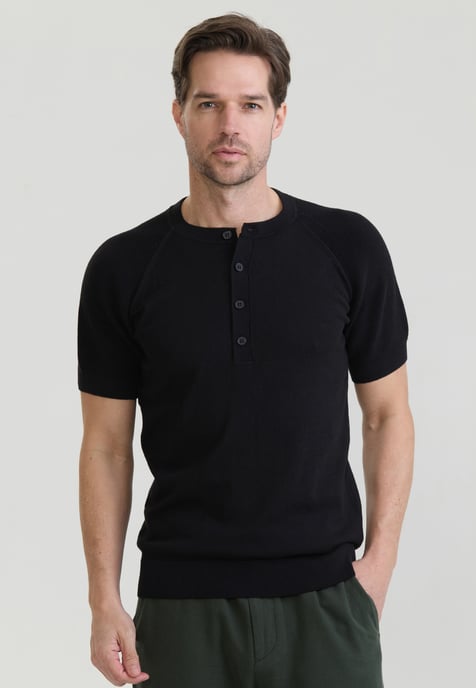 T-Shirt Basic Crew Neck Buttoned Knit T-Shirt - Image 1
