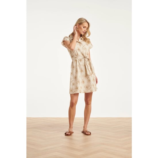 Smashed Lemon Beige jurk met geborduurde bloemen en tailleceintuur | - Image 2