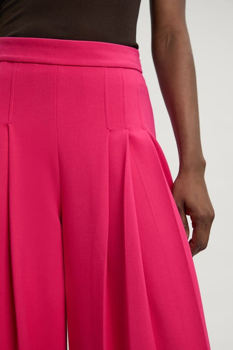Tailored Structured Crepe Pleated Wide Leg Trousers - Image 4