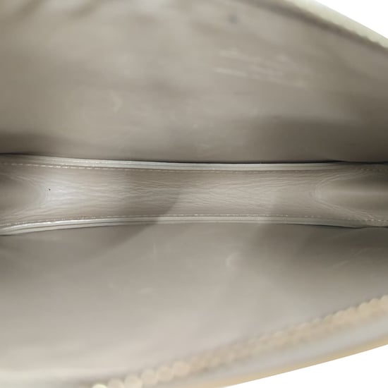 Louis Vuitton Lexington Monogram Pochette Bag in Beige Patent Leather - Image 6