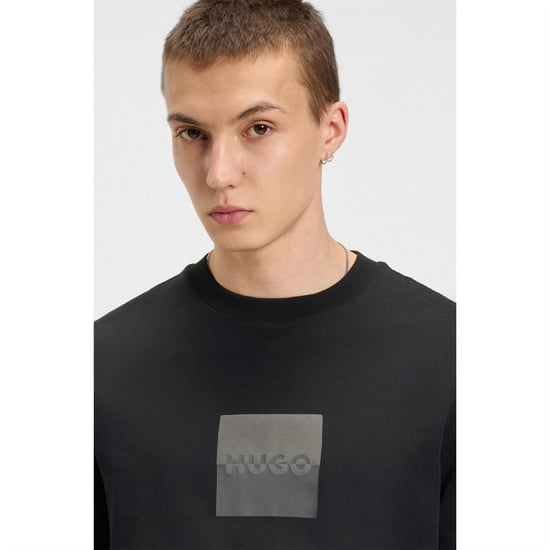 Men's Hugo Split Logo T Shirt in Black - Image 5