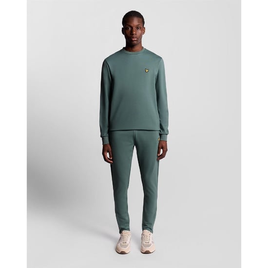 Men's Lyle And Scott Lightweight Joggers in Green - Image 2