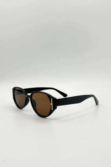 Round Cat Eye Detail Sunglasses In Black - Image 3