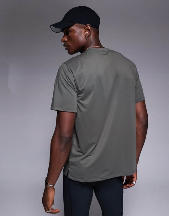 4505 Icon training t-shirt with quick dry 2 pack in khaki and grey - Image 2