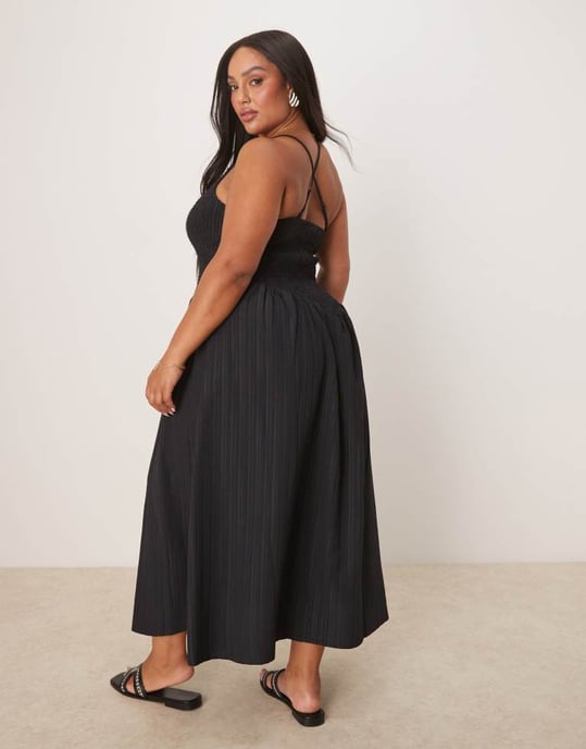 ASOS DESIGN Curve scoop neck crinkle maxi sundress with cross back in black - BLACK - Image 2