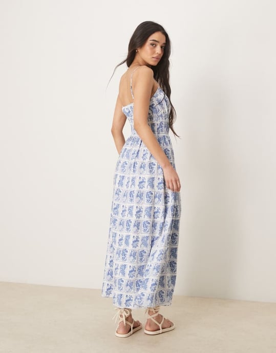 Abercrombie & Fitch flowy maxi dress in blue stamp print - Image 3