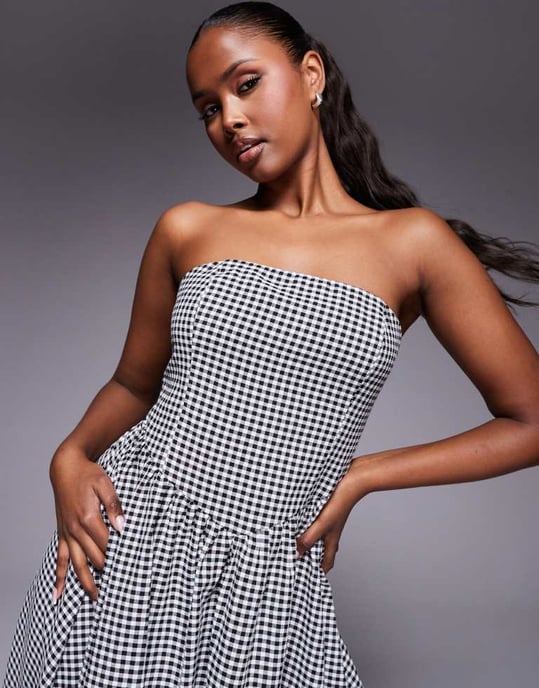 Kaiia exclusive cotton rich structured bandeau v waist maxi dress in black gingham - Image 4