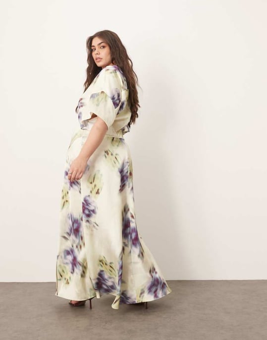 ARRANGE Curve modern 30's maxi satin dress with shoulder pad in blurred floral - Image 3
