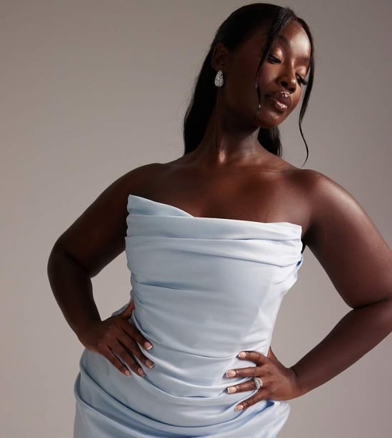 ASOS DESIGN Curve satäng bandeau tärnklänning i ljusblått maxi - Image 1