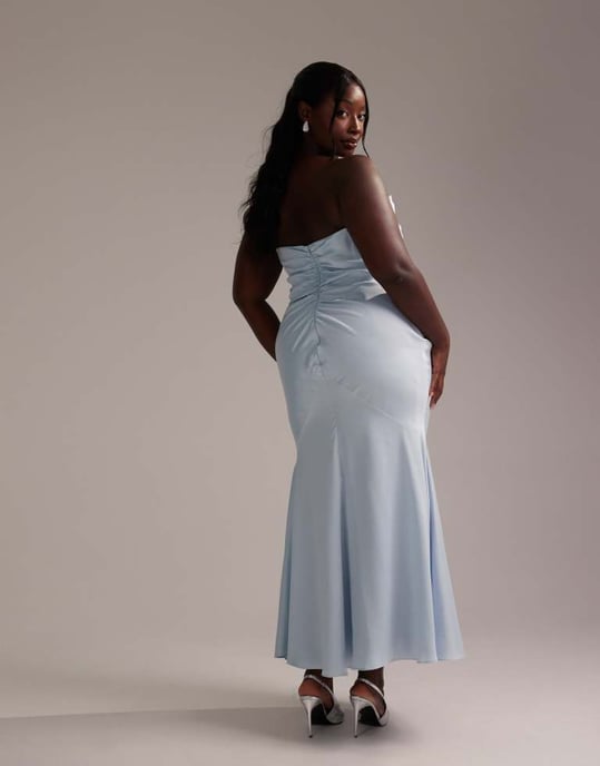 ASOS DESIGN Curve satäng bandeau tärnklänning i ljusblått maxi - Image 3