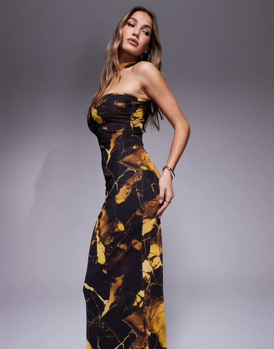 ASOS DESIGN nät bandeau maxiklänning med nackband i gula marmortryck - Image 4