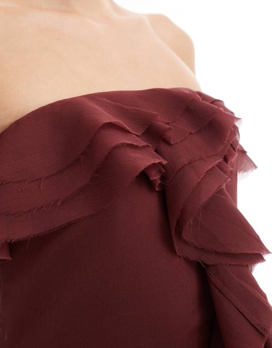 ASOS DESIGN Lång bardot volang avskuren maxiklänning i burgundy - Image 4