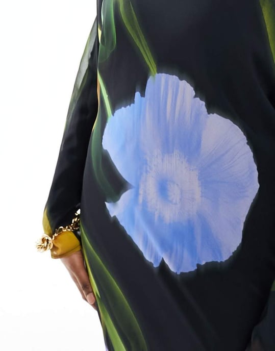 ASOS DESIGN chiffong maxiklänning i suddig blommig tryck - Image 2