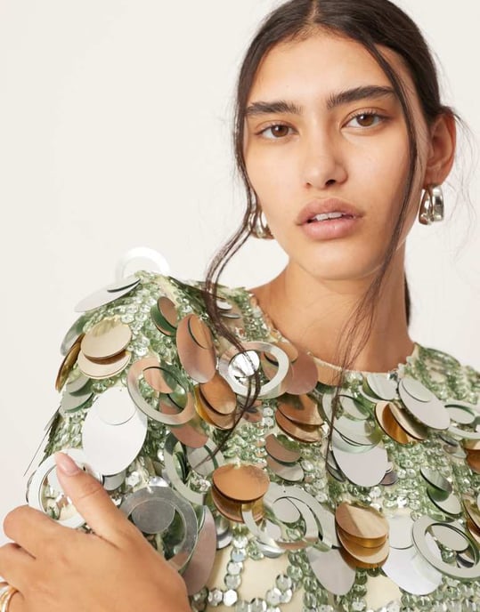 ASOS EDITION staplad multifärgad paljett långärmad kolumn midaxi-klänning i grön - Image 3