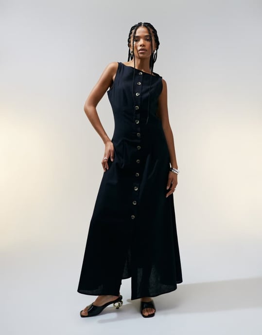ASOS DESIGN slitsjoxa med knapp nedtill maxiklänning svart - Image 1