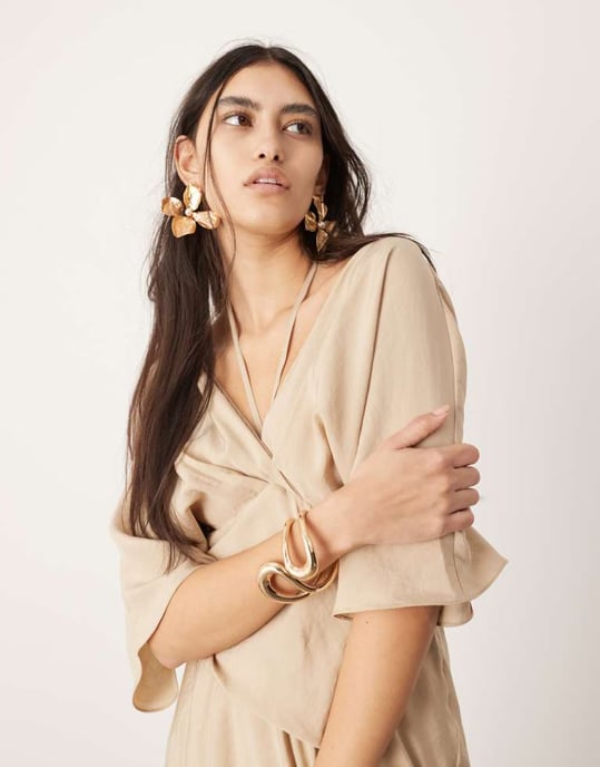 ASOS EDITION kortärmad v-ringad maxiklänning med knytning i stenfärg - Image 2