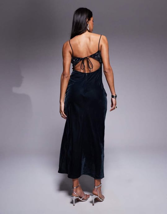 ASOS DESIGN dekorerad bust i sammet maxiklänning med utskärningar i midnattblå - Image 4