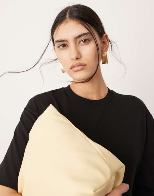 ASOS EDITION premium t-shirt maxiklänning med fickor i svart - Image 2