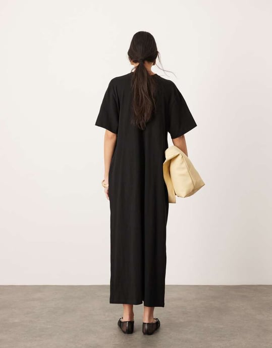 ASOS EDITION premium t-shirt maxiklänning med fickor i svart - Image 4