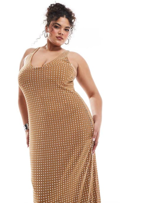 ASOS DESIGN Curve uringad halterneck midi-klänning i lazercut hotfix i tan - Image 4