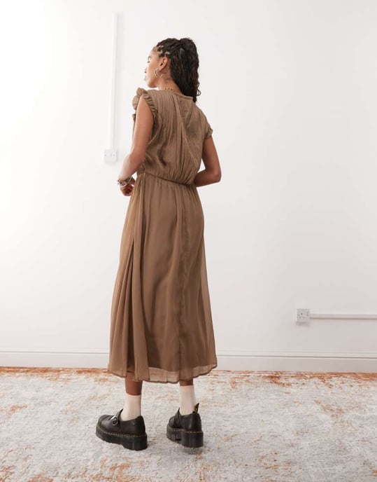 Reclaimed Vintage midi dress with ruched detail and hook and eye - Image 2